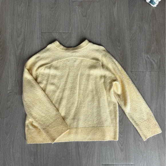 Abercrombie & Fitch Madeline Sweater - Picture 3 of 3